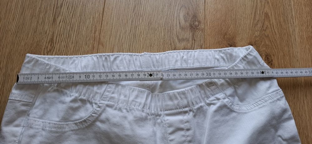 Białe jegginsy rozmiar 40