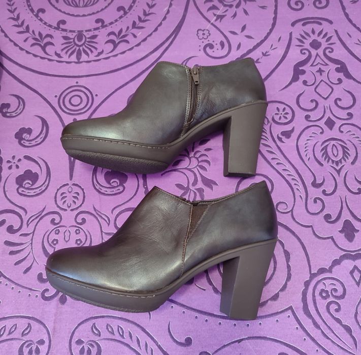 Botins castanhos Chacok - Salto bloco - Novo

- Castanho claro 39 e 40