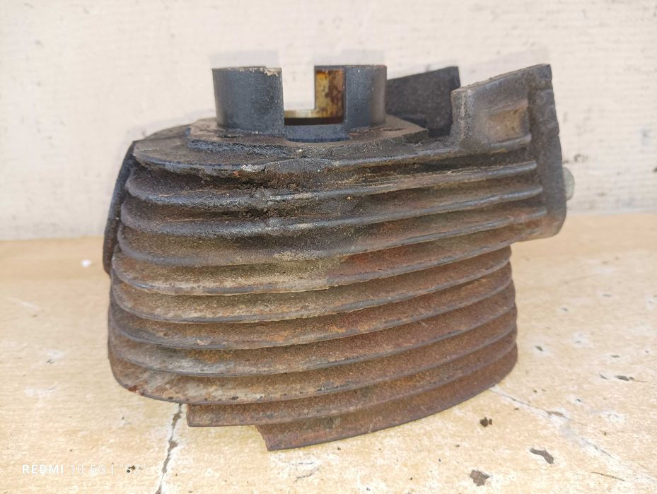 SHL M11 - cylinder żeliwny silnika S32 - oryginał.