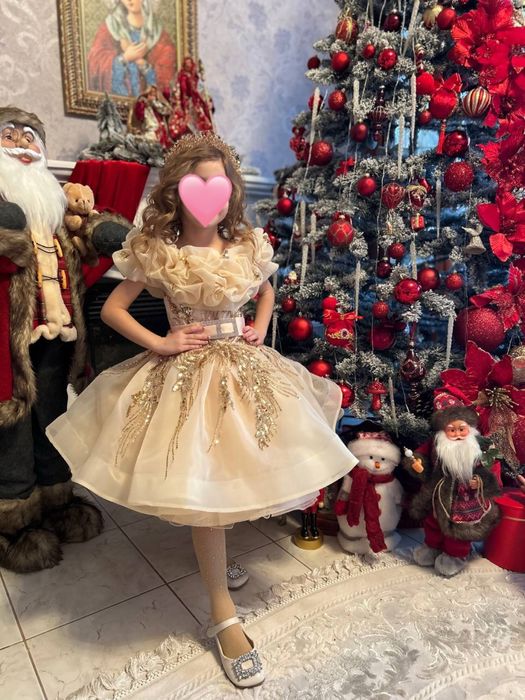 Святкова сукня в золотому кольрі