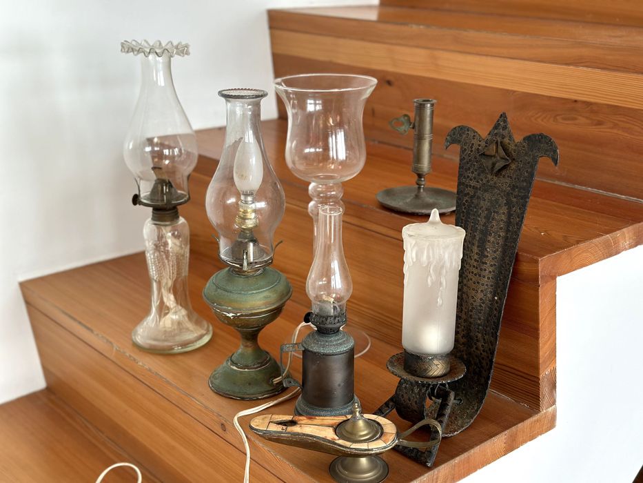 Lote com várias peças de decoração e coleção 1/2