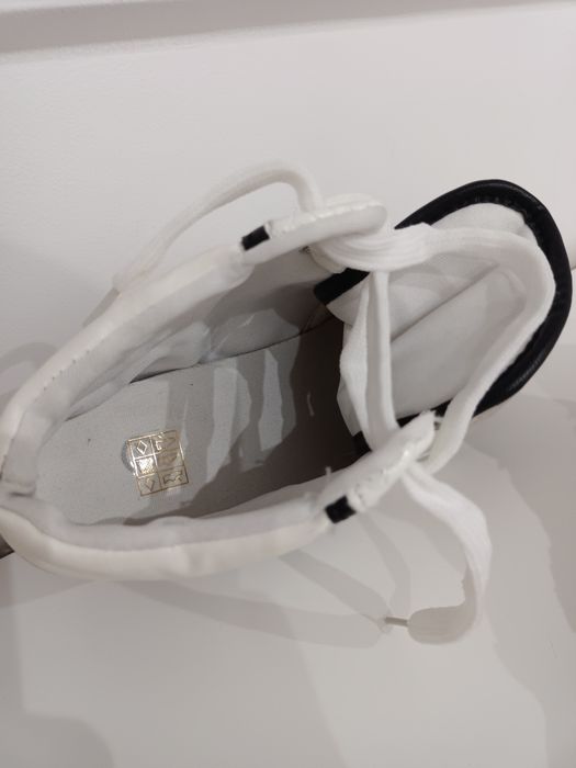 Nowe Trampki sneakersy na średnim koturnie Białe r 40.