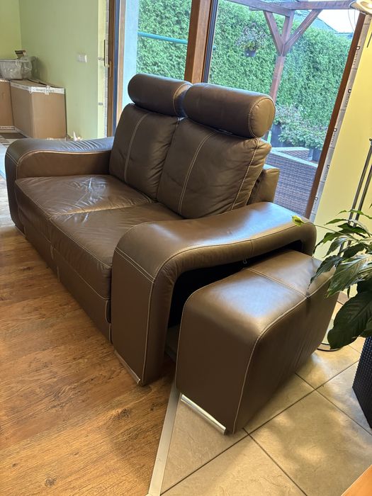 Skórzane kanapy: trójka z funkcją spania i dwójka