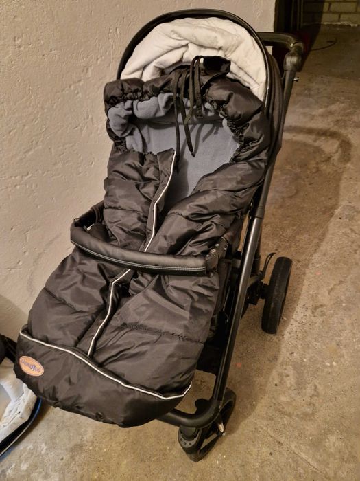 Carrinho bebé com ovo maxi-cosi.