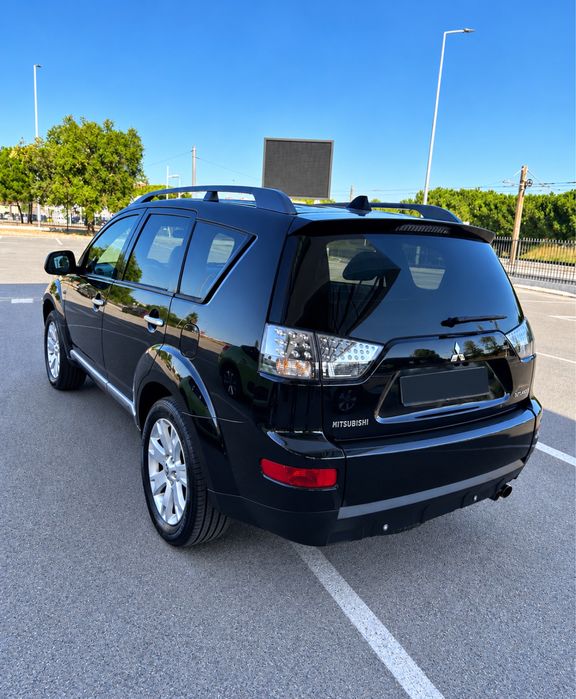 Mitsubishi Outlander 2.0 DI-D 4x4 | 7 Lugares | 2008 — photo 4
