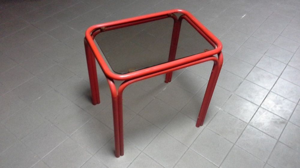 Mesas Tubo Lacado com vidro para Café ou Bar