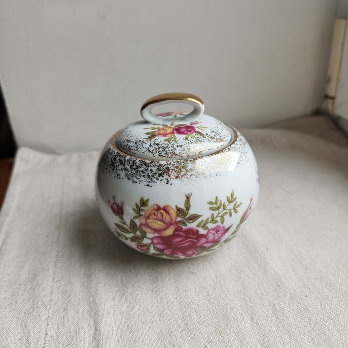 Cukiernica Wałbrzych Kula Różyczki złocone Porcelana PRL