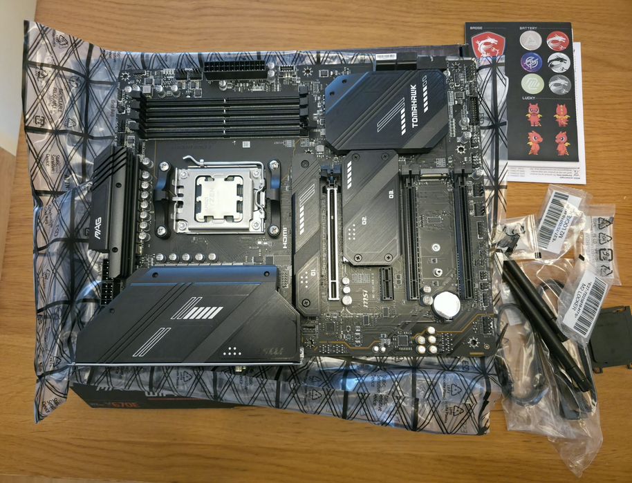 AMD Ryzen 7 7700X + MSI MAG X670E Tomahawk WiFi (Com Garantia)