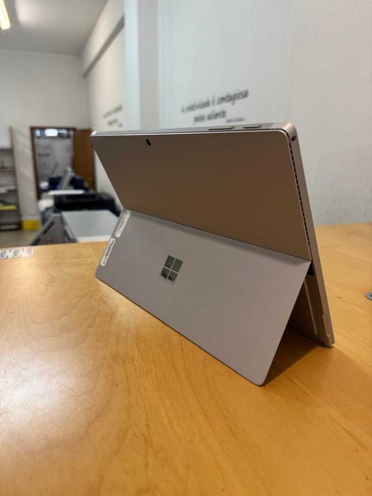Microsoft Surface Pro 464729933059201122
