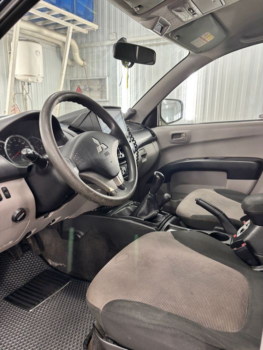 Mitsubishi l200 2011 ideal