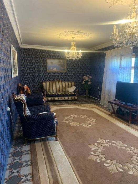 Идеальный дом для семьи: безопасный двор + место для авто