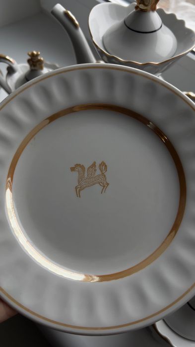 Сервізи, посуд, набори