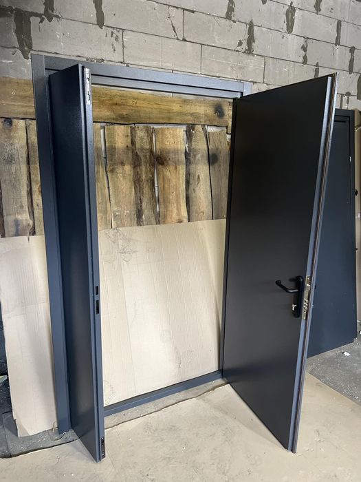 Полуторні вхідні двері/металеві двері залізні від Виробника/в наявност