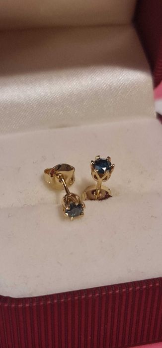 Złote kolczyki z brylantami