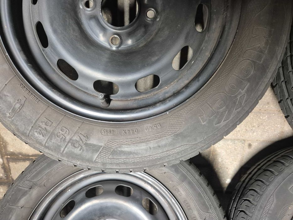 Felgi z oponami i kołpakami 14 cali 4x108 Ford