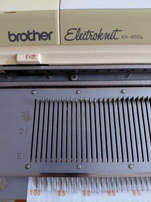В,язальна машина Brother KH950i