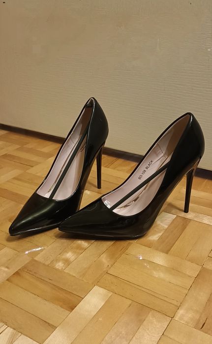 Czarne lakierowane szpilki Mulanka 41 / 42