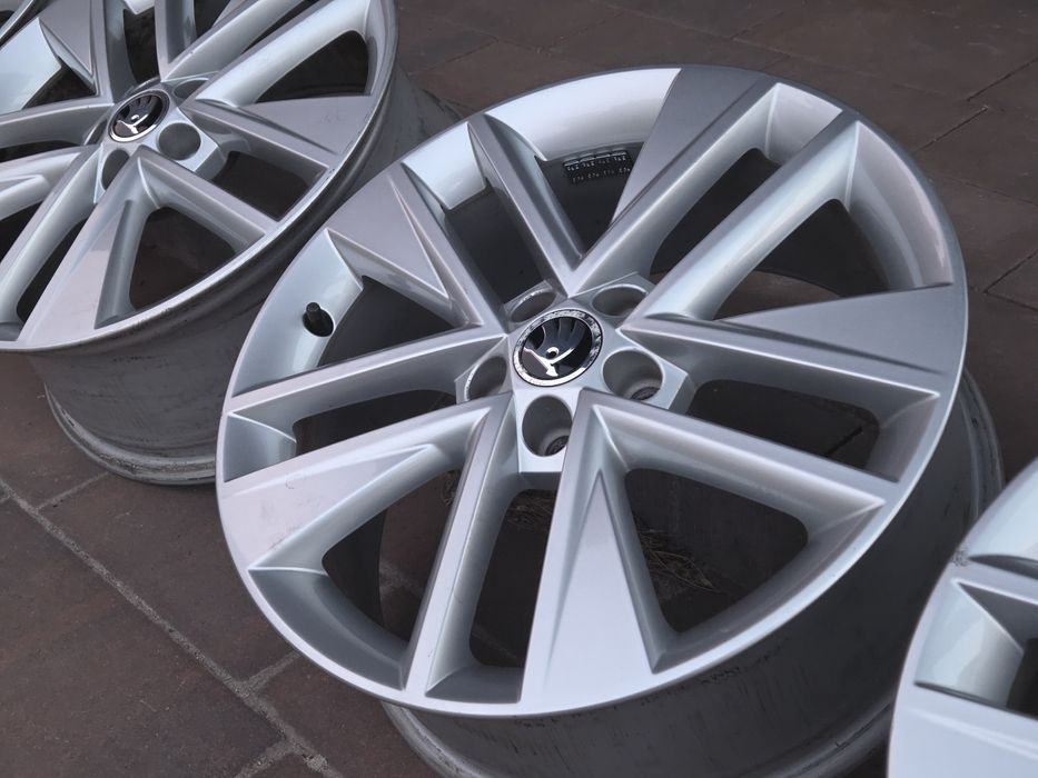 Felgi aluminiowe SKODA 5x100 ET46 R17