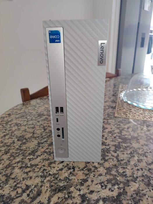 Vendo Desktop LENOVO + Acessórios