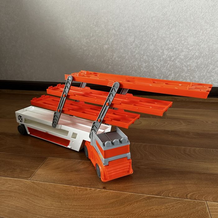 Машинка Hot Wheels Action Мега-транспортер