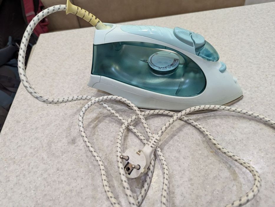 Праска. Утюг Moulinex