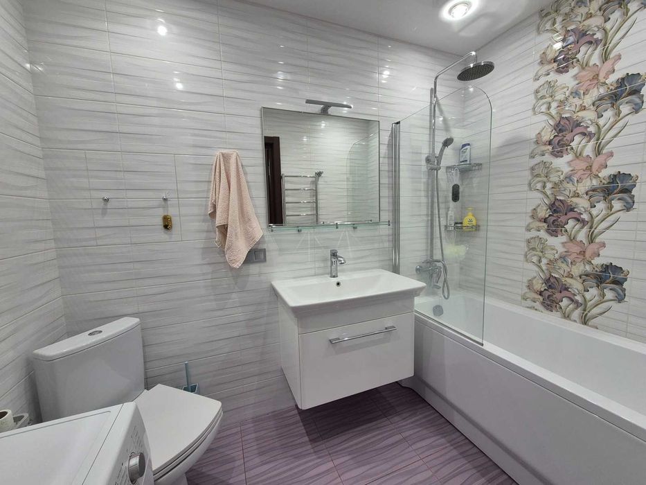 Сучасна 3-кімнатна квартира з ремонтом і меблями, центр Чорноморська