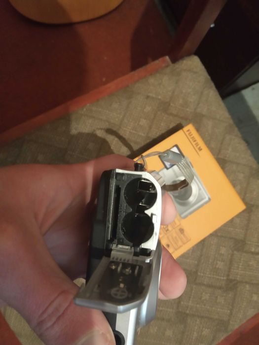 Цифровий фотоапарат fujifilm finepix c20