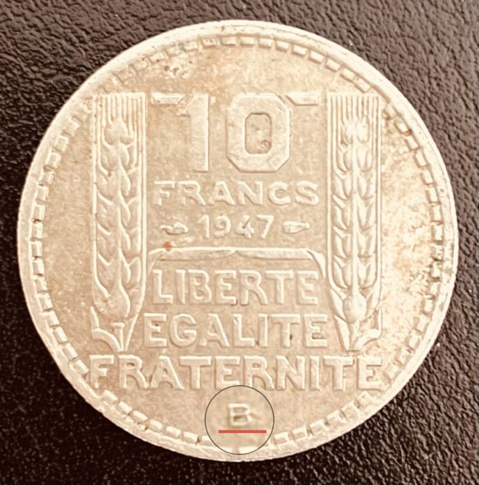 Um exemplar raro de modeda de 10 francos franceses (1947)