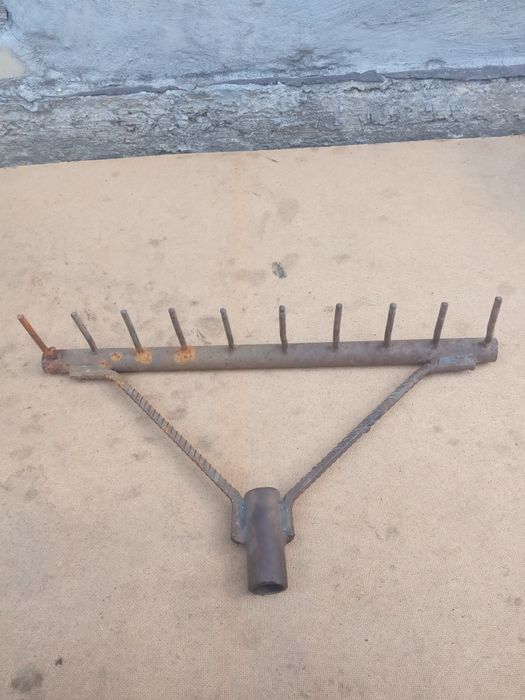 Граблі металеві господарські