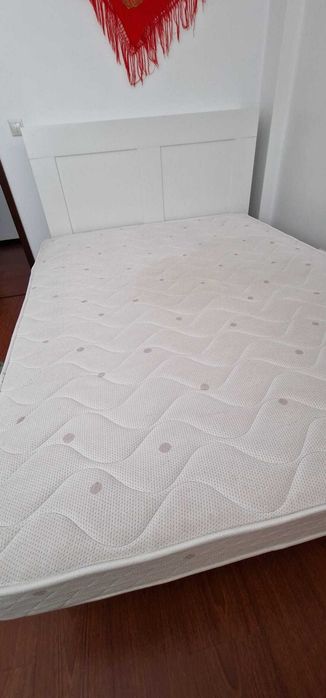 Cabeceira de cama em madeira com arrumação