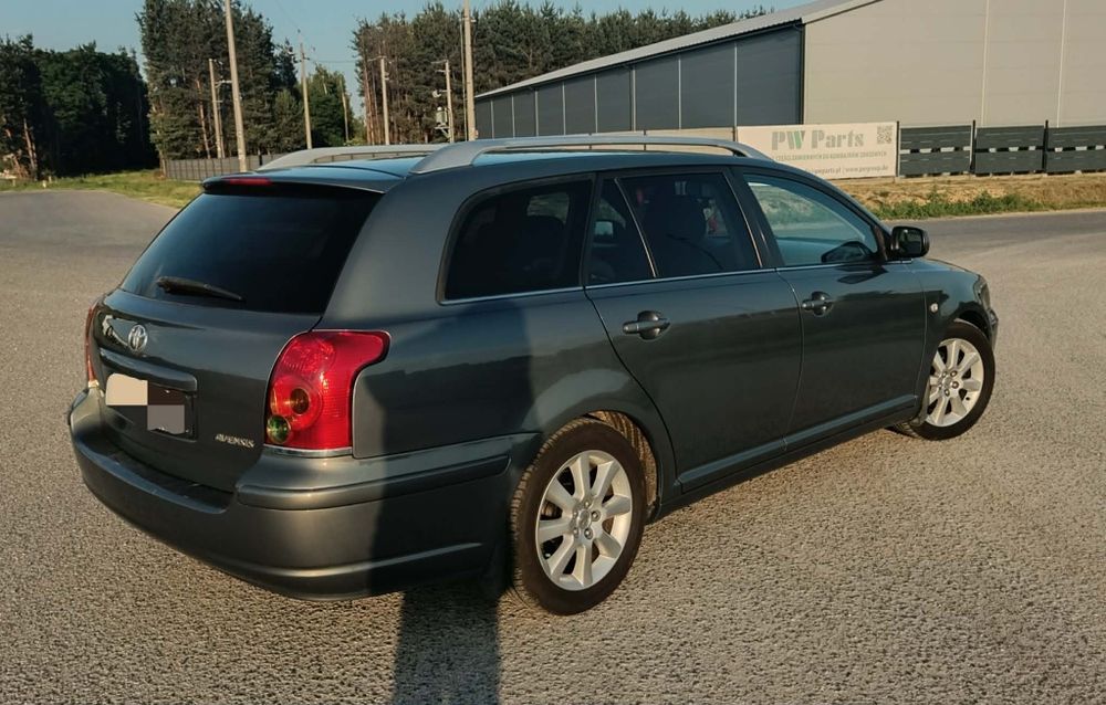 Toyota Avensis t25.