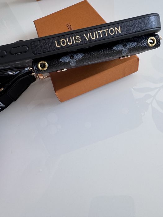 Etui LV  na twlefon Iphone 16 pro max