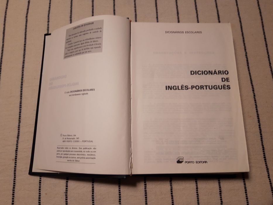 2 dicionários da Porto Editora: português-inglês e inglês-português
