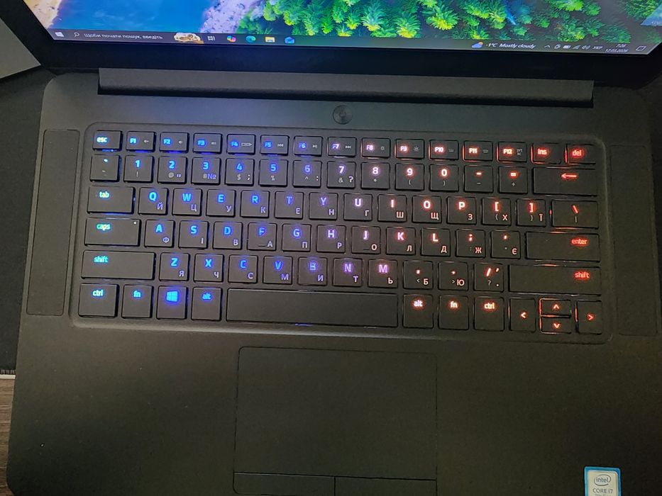 Razer Blade 14 i7 7700HQ  16Gb GTX1060 6Gb 512Gb