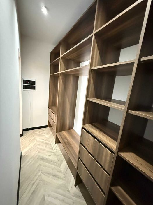 Продаю Євро 2К з новим ремонтом і технікою в Центральному парку.