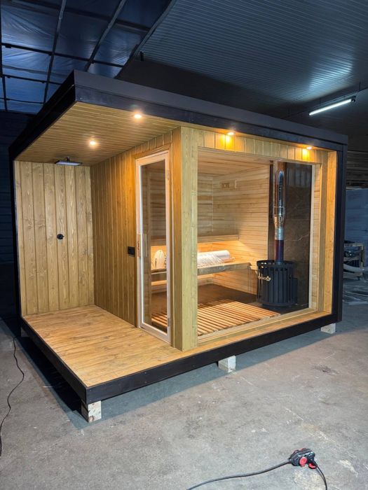 Модульна сауна з панорамним вікном та душом.