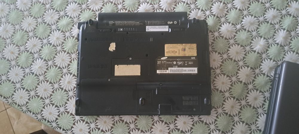 Ноутбук Samsung в робочому стані(без кабелю зарядки)
