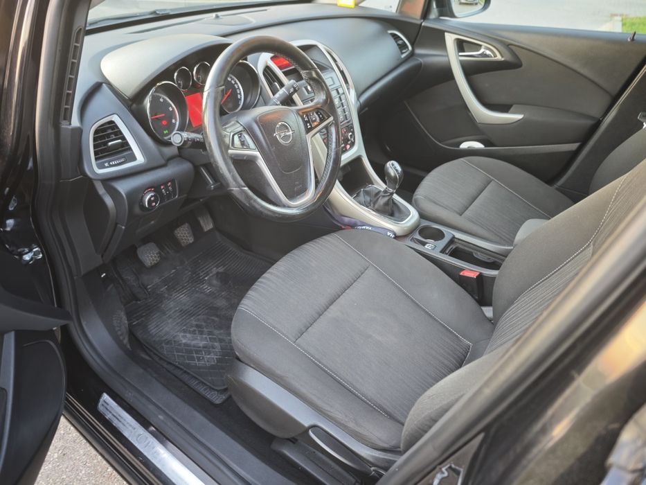 Opel Astra J Bardzo zadbany , pierwsza rejestracja 2011 salon polska