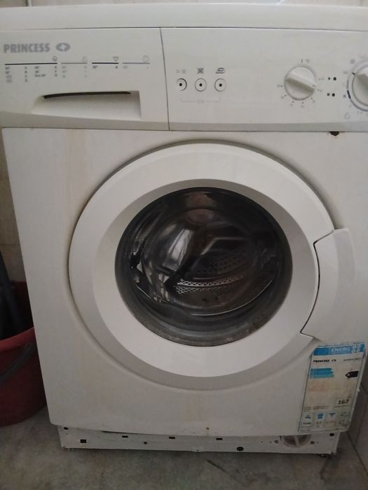 Macina de lavar roupa marca PRINCESS avariada