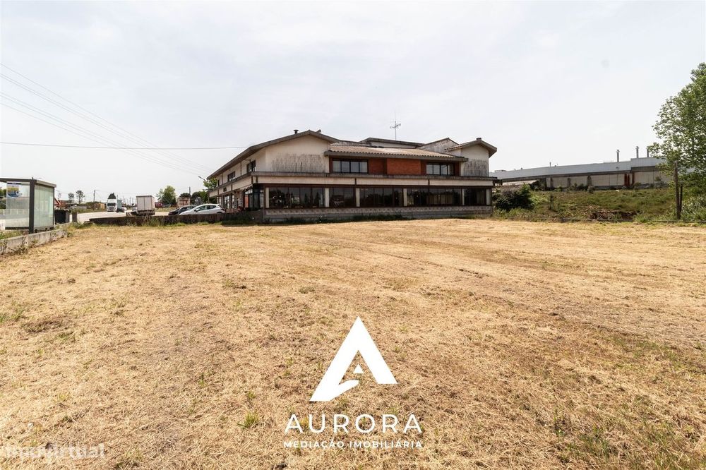 Restaurante Equipado + Moradia + Terreno 2.000m² | 1.680m² de Construç