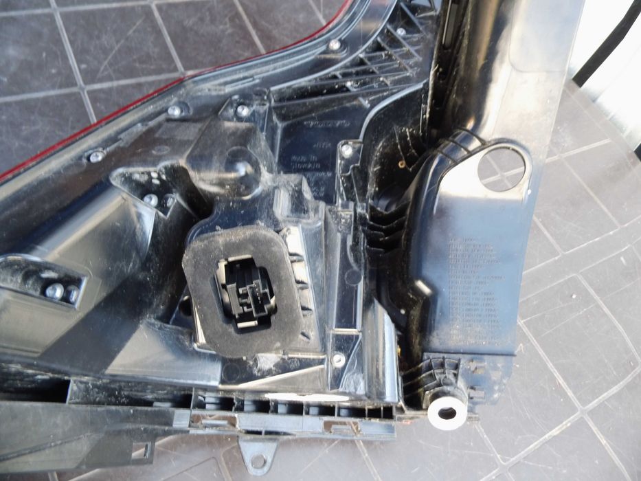 Lampa prawy tył VOLVO xc60 2018 r