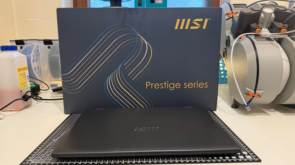 MSI Prestige 16" AI Evo: 1 TB, 16 GB — Intel Ultra 5 - Windows 11 Pro