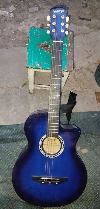 Продам гитару 6 струн + чохол + медіатор