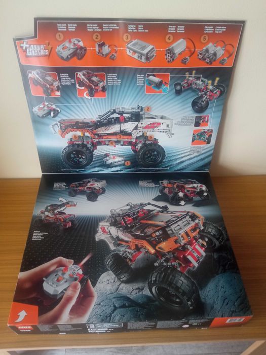 Model LEGO Technic 9398 4x4 Crawler