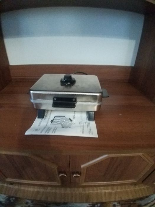 Електровафельниця срср ласунка  протівень