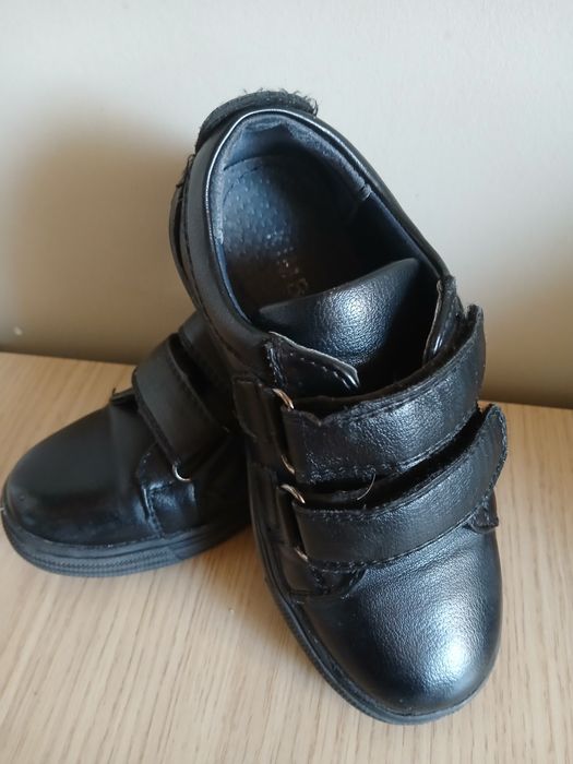 Продам шкіряні кросівки