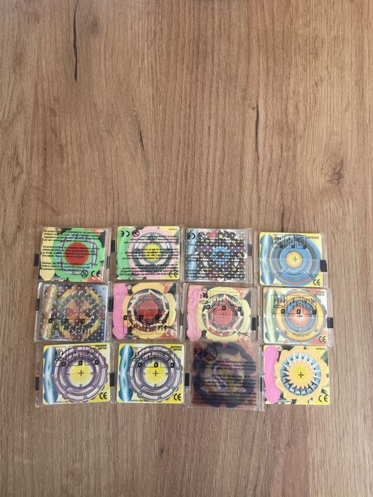 Beyblade spinners tazos selados