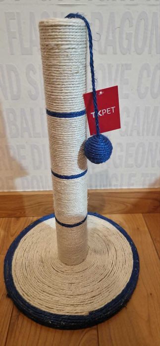Arranhador TKPET para gato com bolinha de sisal pendurada para brincar (h=46cm)