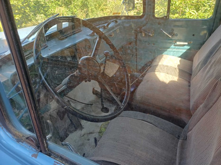 "ЗІЛ 130 автокран" у гарному стані.