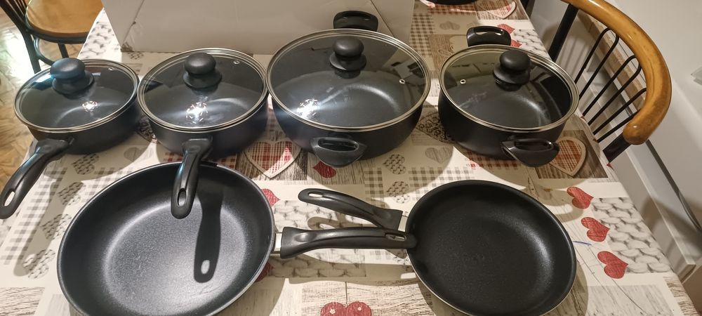 Conjunto de tachos novo